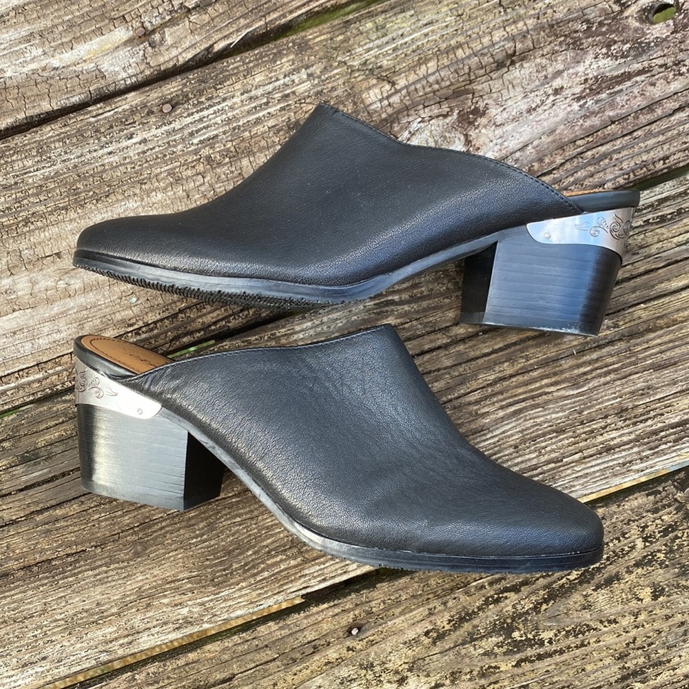 LIKE NEW Patricia Nash Leather Mules